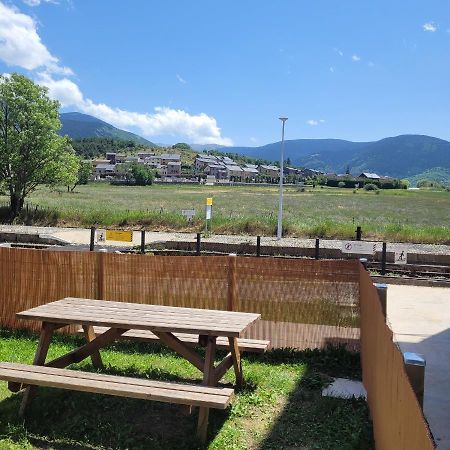 Loft Mansarde Du Train Jaune Avec Vue Sur Les Montagnes 사일라구즈 외부 사진