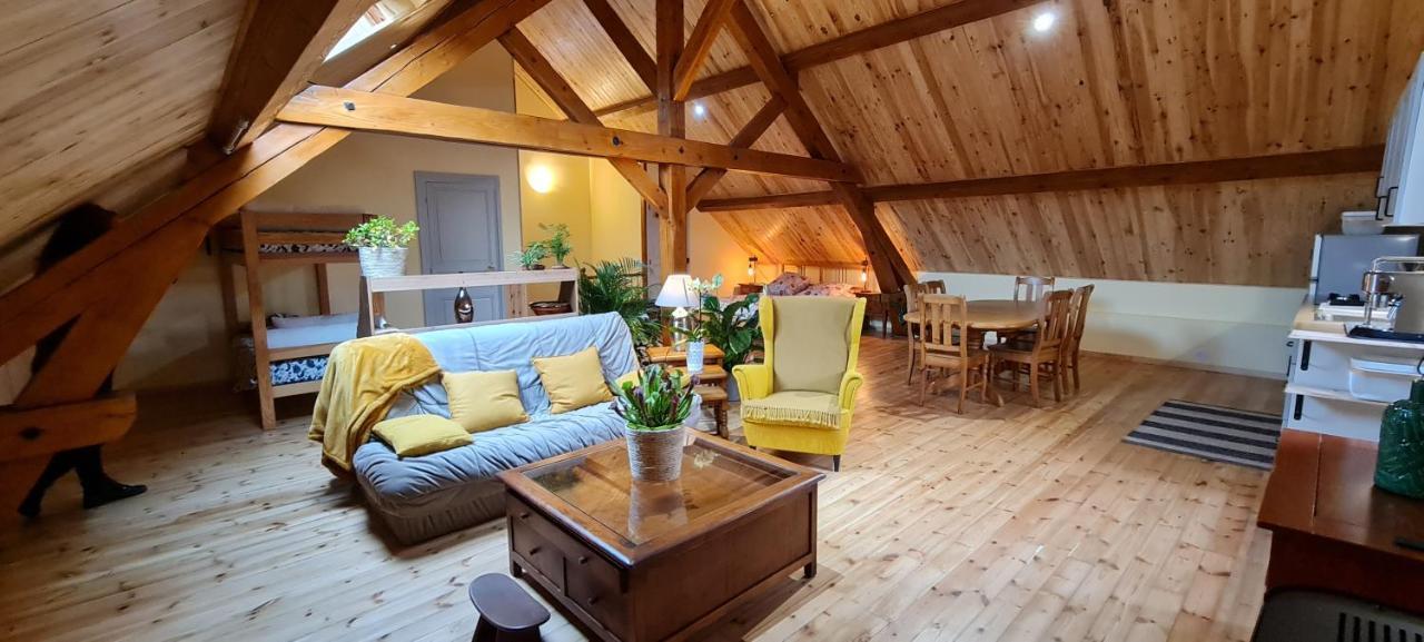 Loft Mansarde Du Train Jaune Avec Vue Sur Les Montagnes 사일라구즈 외부 사진