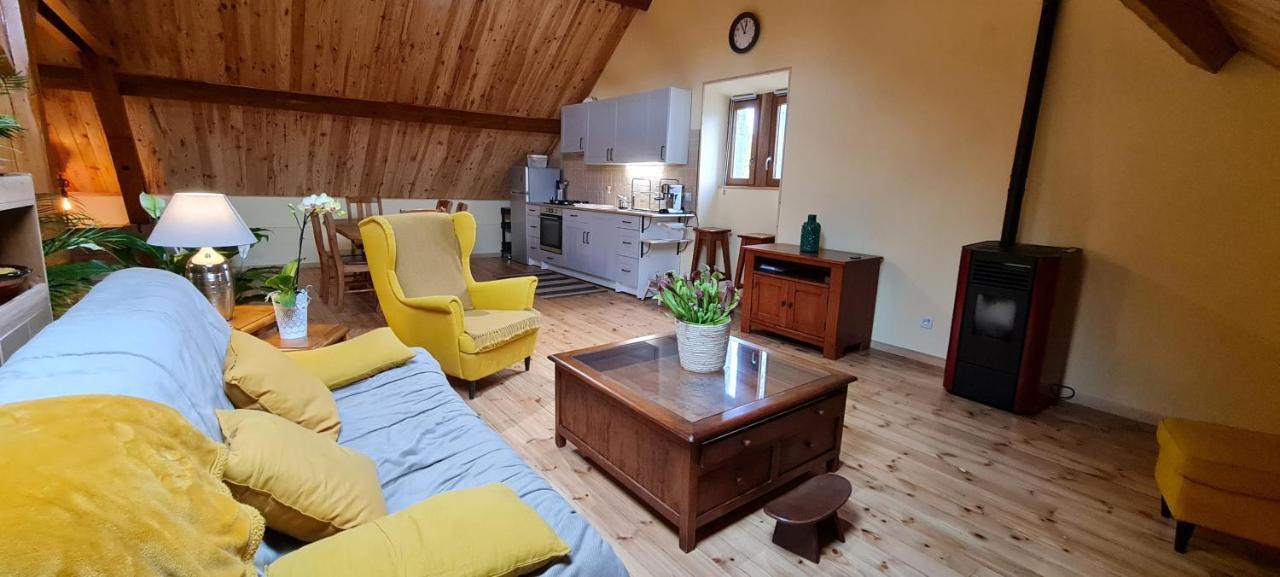 Loft Mansarde Du Train Jaune Avec Vue Sur Les Montagnes 사일라구즈 외부 사진