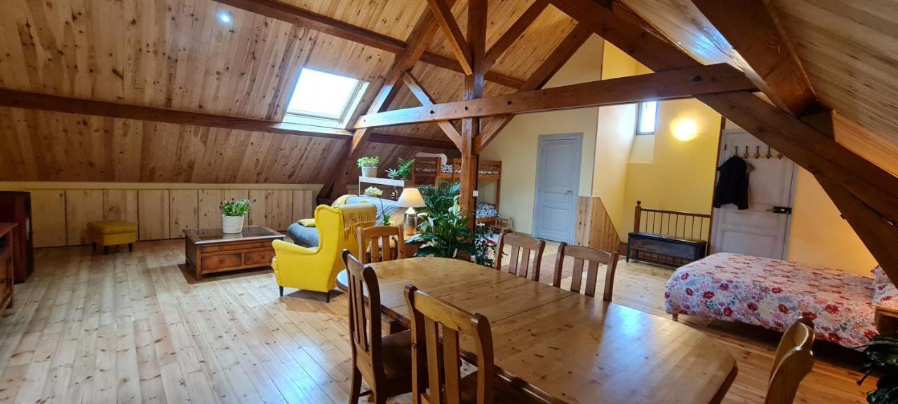 Loft Mansarde Du Train Jaune Avec Vue Sur Les Montagnes 사일라구즈 외부 사진